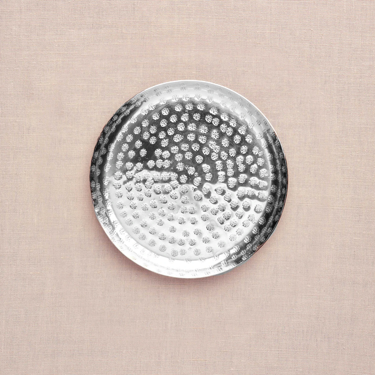 Deko-Teller Gehämmert Ø28cm ORIENTAL LOUNGE In Silber 5 Deko-Teller Gehämmert Ø28cm ORIENTAL LOUNGE In Silber – Bild 3