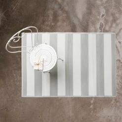 In- & Outdoor-Teppich Streifen L 180 X B 120cm COLOUR CLASH In Grau 13 In- & Outdoor-Teppich Streifen L 180 X B 120cm COLOUR CLASH In Grau -Butlers butlers in and outdoor teppich streifen l 180 x b 120cm colour clash in grau 3