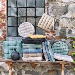 Stuhlkissen Mit Bändchen L 35 X B 37cm SOLID In Türkis 7 Stuhlkissen Mit Bändchen L 35 X B 37cm SOLID In Türkis -Butlers butlers stuhlkissen mit bandchen l 35 x b 37cm solid in turkis 1